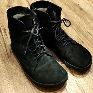 Cozy Shape Barefoot Winter Boots, black and suede